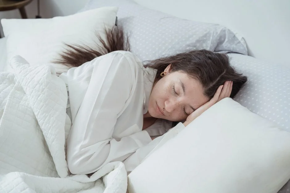 Best Between the Knees Pillows for Sleeping: 6 Top Picks