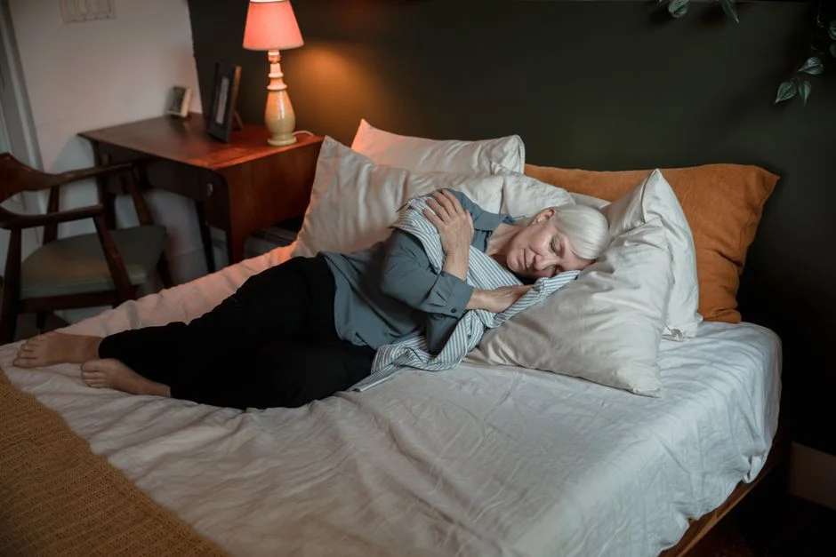 Best Knee Pillows Reviewed: Top Picks for Side Sleepers